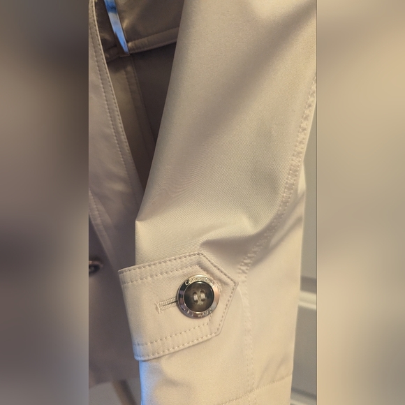 Calvin Klein trench coat - Picture 5 of 11